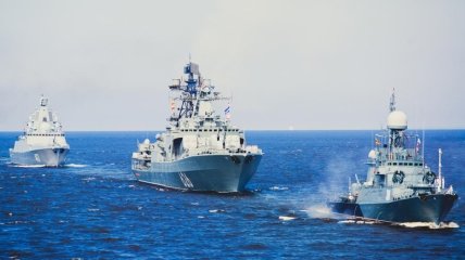 Россияне постоянно маневрируют в акватории Черного моря