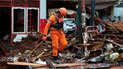 Разрушительное цунами Индонезии: количество жертв увеличилось до 429 человек