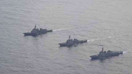 Военные корабли на учениях США, Южной Кореи и Японии в феврале