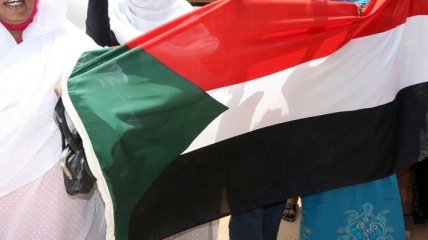 Жители Судана забросали чиновников камнями