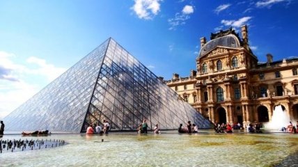 Ливни в Париже нанесли ущерб трем картинам в Лувре