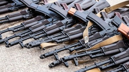 Украинцам могут раздать стрелковое оружие для защиты своей земли: что об этом известно