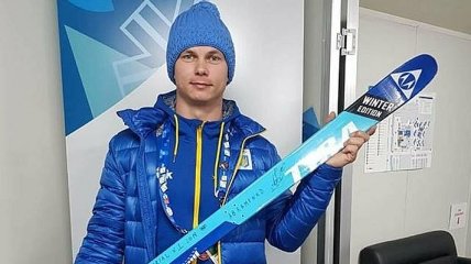 Украинец Абраменко подарил "золотую" лыжу Олимпийскому музею