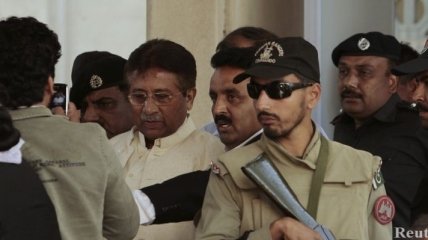Экс-президента Пакистана арестовали и доставили в суд