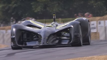 Фестиваль скорости в Чичестере: Автомобиль-робот впервые вышел на трассу (Видео)
