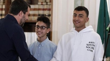 Сальвини одобрил гражданство 13-летнему мальчику за спасение одноклассников