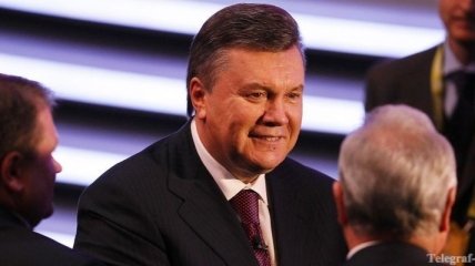 Виктора Януковича призвали повлиять на ПР