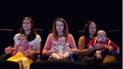 Детский Киев: в кинотеатре Жовтень стартуют тихие сеансы для родителей с младенцами