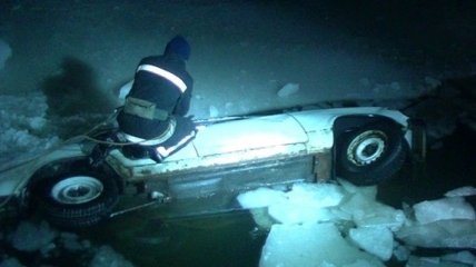 ДТП в Харькове: автомобиль упал в реку, водитель погиб