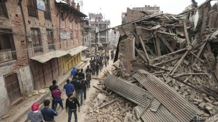 Количество жертв землетрясений в Непале достигло 2,5 тыс человек