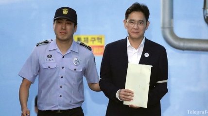 Скандал в Samsung: вице-президент корпорации сел на 5 лет за взятки