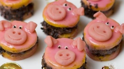 Новый год 2019: как украсить еду в виде свинки 