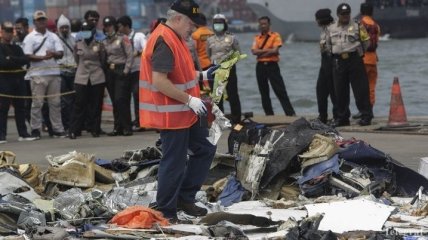 Спасатели обнаружили черный ящик Boeing 737