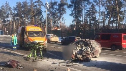 В Киеве в лобовом столкновении двух автомобилей погибли три человека 