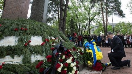 Лидеры Украины почтили память жертв Чернобыля