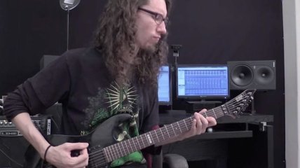 Музыкант исполнил метал-кавер на стандартный рингтон iPhone (Видео)