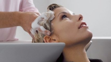 Кресло для мытья головы в парикмахерской может вызвать инсульт