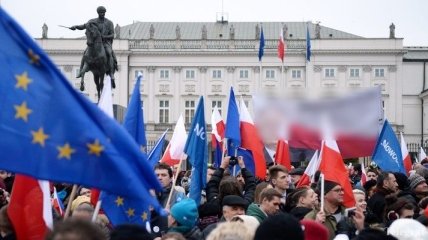 ЕC: реформа Конституционного суда Польши угрожает верховенству права