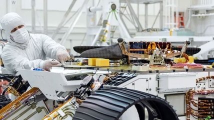 NASA установит на марсоход мощный лазер (Видео)