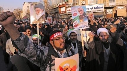 В Иране возобновились протесты: люди требуют отставки властей (Видео) 