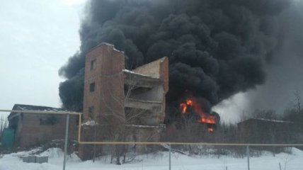 В Донецкой области загорелся склад с топливом 