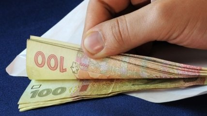 Яценюк обещает поднять пенсию на 334 грн