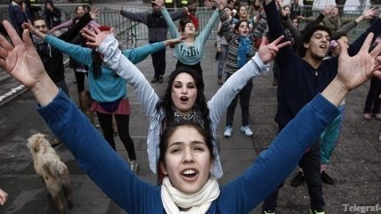 Тысячи чилийских школьников вступили в противостояние с полицией