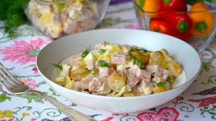 Салат з шинкою та опеньками (відео)