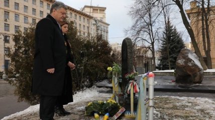 Президент Украины с супругой почтили память Героев Небесной Сотни