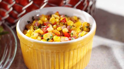 Аппетитная кукуруза Corn Bhel с тремя видами соусов