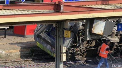 Стала известна причина аварии поезда во Франции
