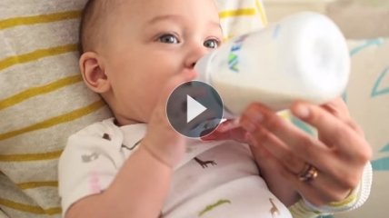 Лучшие позы для кормления ребенка из бутылочки (Видео)