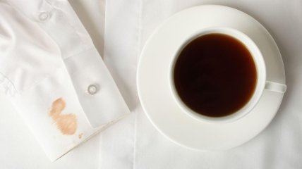 Як вивести плями чаю з білого одягу