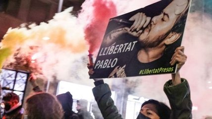 Кто такой Пабло Асель, из-за которого в Испании уже три дня бурлят протесты