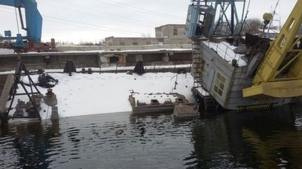 СМИ: В реку Днепр вылилось около 300 тонн мазута