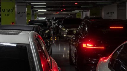 Машины на автостоянке