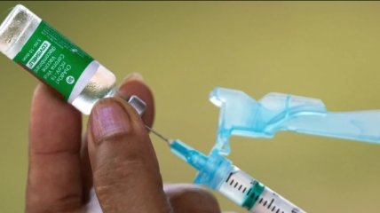 Чем вакцина Covidshield отличается от AstraZeneca и откажется ли от нее Украина после смерти Инны Нарожной