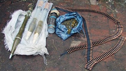В Донецкой области мужчина хранил на чердаке арсенал оружия