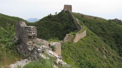 Из-за дождей в КНР обрушился участок Великой китайской стены