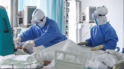 В больницы за минувшие сутки госпитализированы более 2,5 тыс. человек.