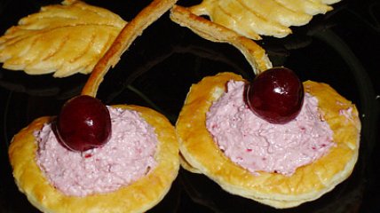 Слоеные «Вишенки»