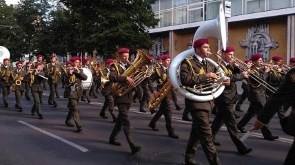 В Житомире прошел парад военных духовых оркестров ВСУ (Видео)