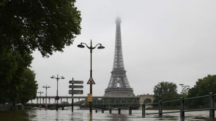 В Париже продолжается повышение уровня воды в Сене