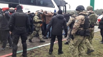 На подъездах к Одессе полиция задержала автобус с "киевскими титушками" 