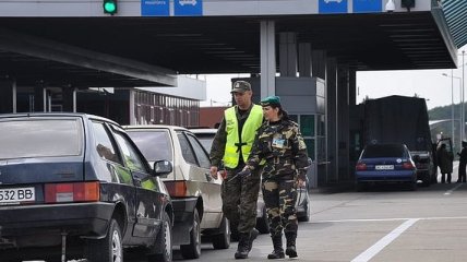 На границе с Польшей продолжают расти автомобильные очереди