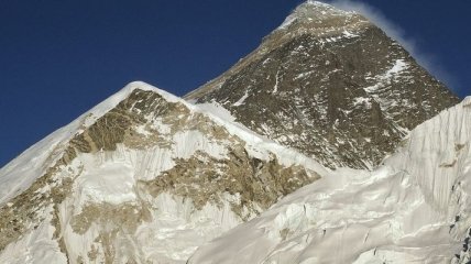 Альпинисты уберут мусор на Эвересте