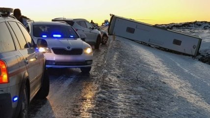 Автобус с туристами попал в ДТП в Исландии: есть погибший и пострадавшие