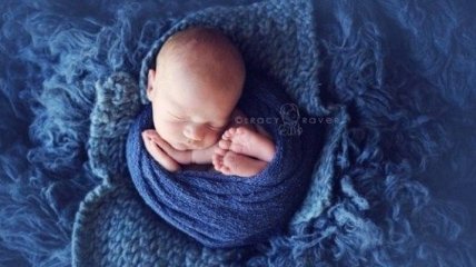 Убаюкали: трогательные снимки новорожденных малышек