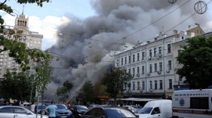 Масштабный пожар на Крещатике в Киеве: все подробности