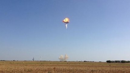 Ракета-носитель Falcon 9 взорвалась во время испытаний